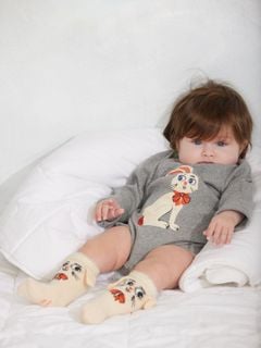 Grey melange long-sleeved bodysuit featuring a rabbit application, worn by a baby lying down.