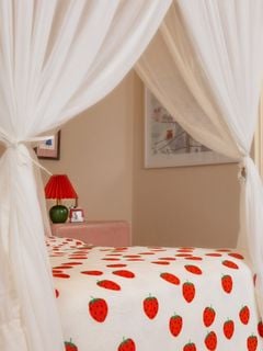 Strawberries Fleece Bedspread Twin