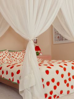 Strawberries Fleece Bedspread Twin