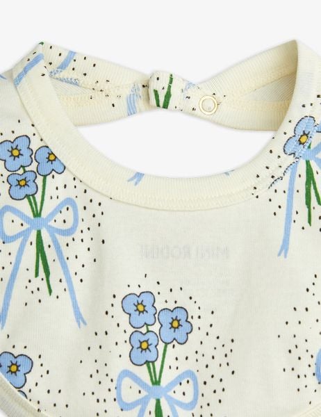 Winter Flowers Bib