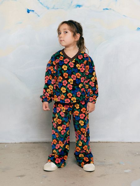 Velour sweatshirt and matching trousers with a colorful Viola print, worn by a child.