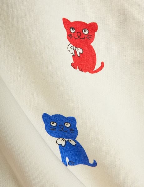 Kittens print detail on off-white sweatshirt showing red and blue cats with white bows.