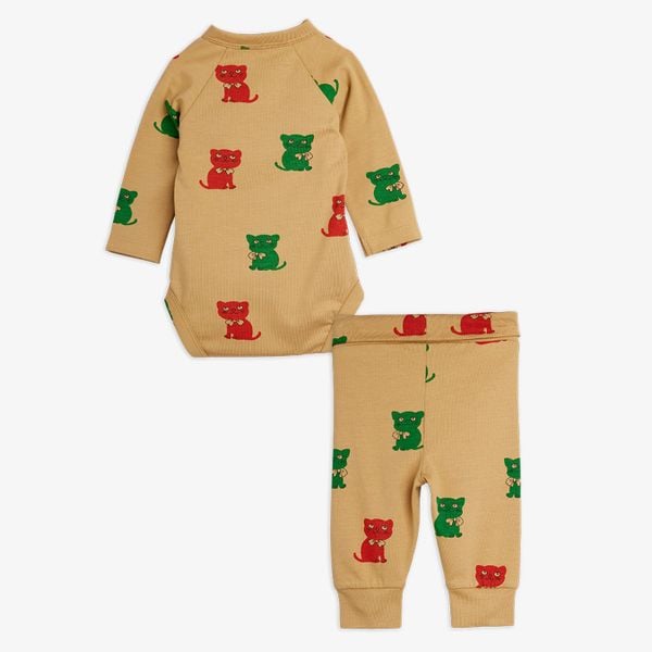 Beige baby set with a bodysuit and leggings featuring a red and green Kittens print.