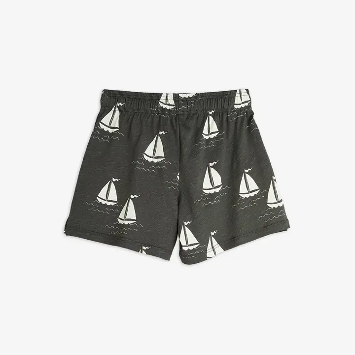 Sailing boats shorts