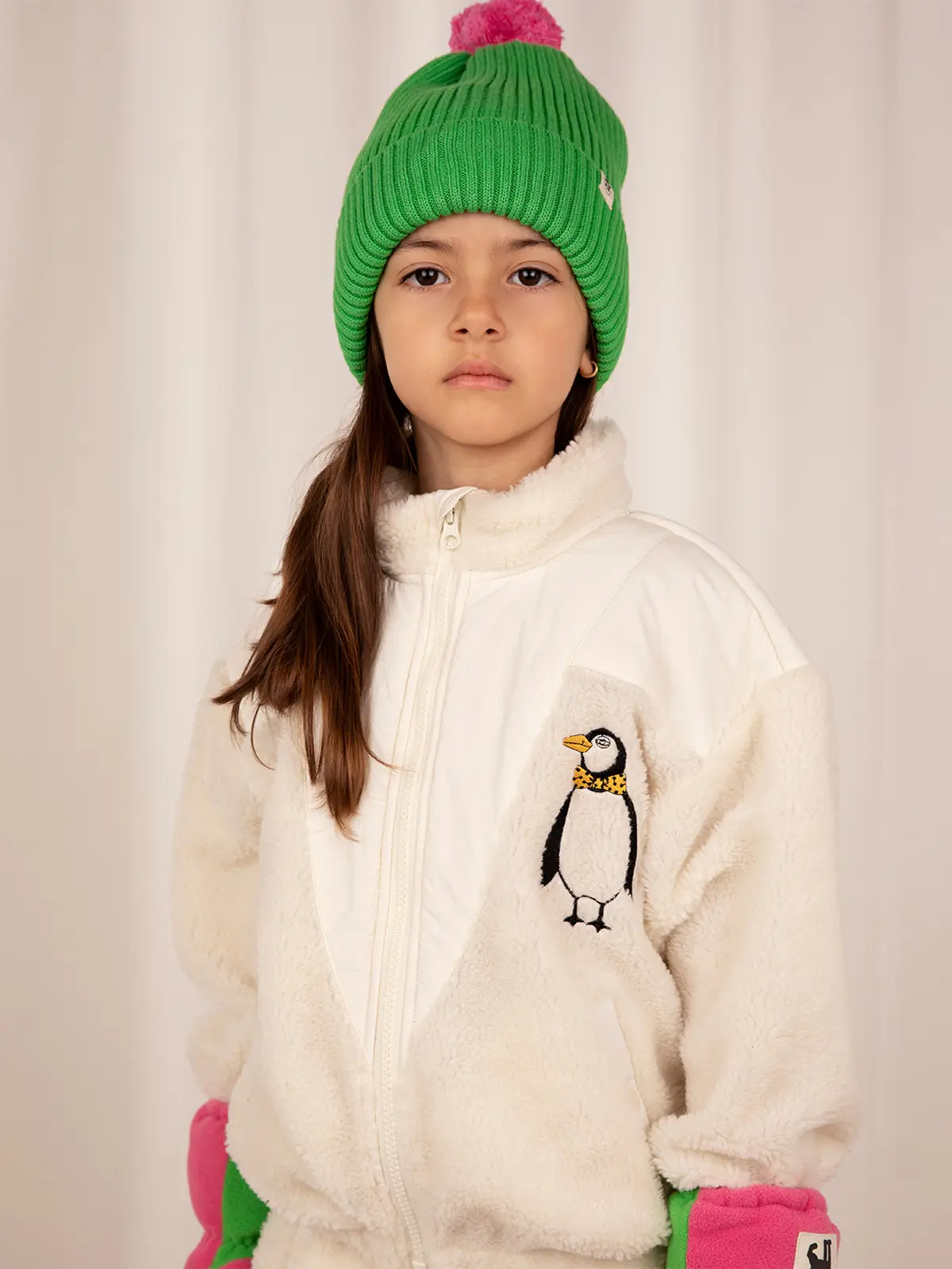 Stickad Beanie med Tofs-image-3